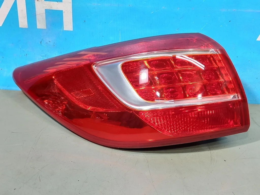фонарь внешний Kia Sportage 3 2010-2014  17.08.2011