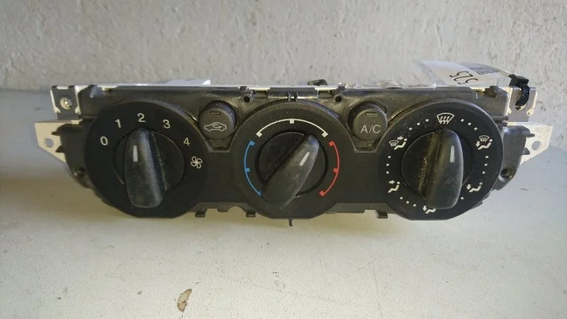 Блок управления кондиционером Ford Focus 2 2008-2011