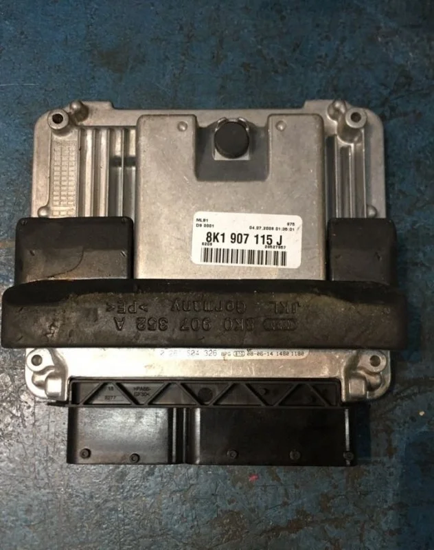 Блок управления двигателем Audi A4 B8