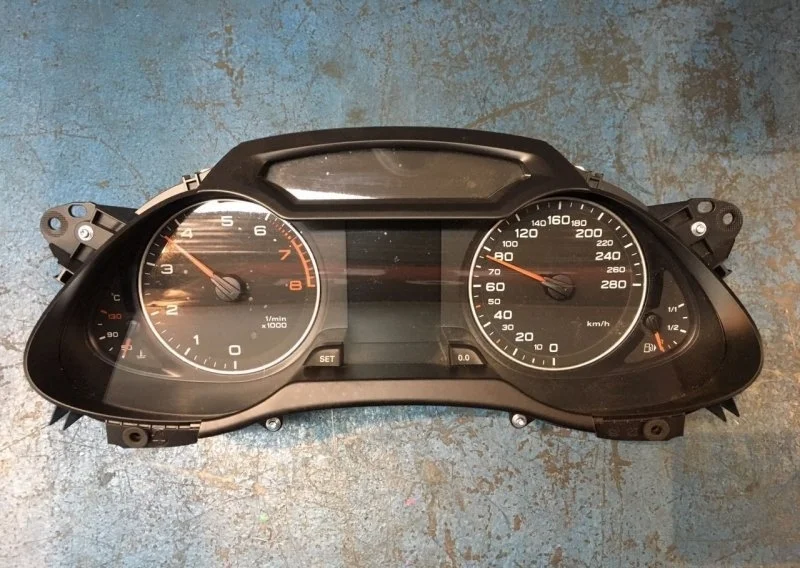 Панель приборов Audi A4 B8