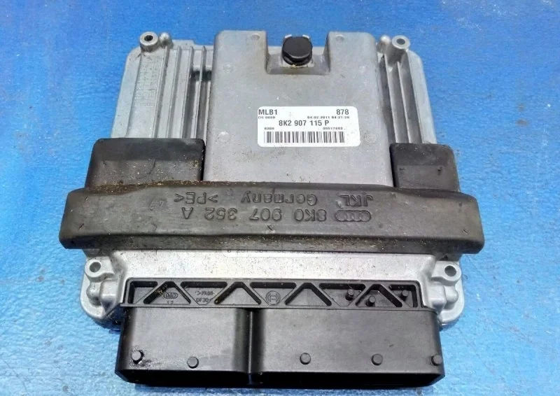 Блок управления двигателем Audi A4 B8