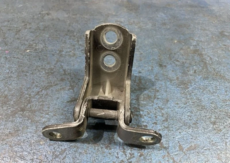 Петля двери Infiniti EX J50