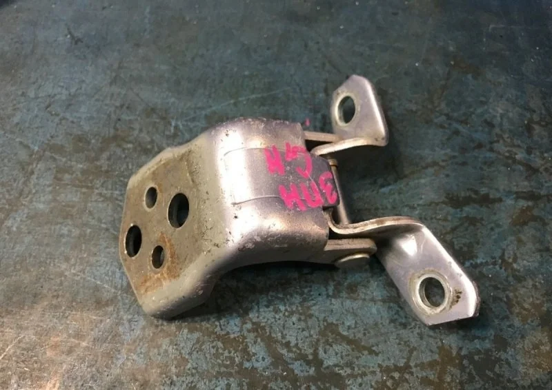 Петля двери Mazda 6 GH