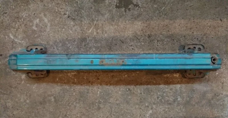 Усилитель бампера Mazda 2 DY