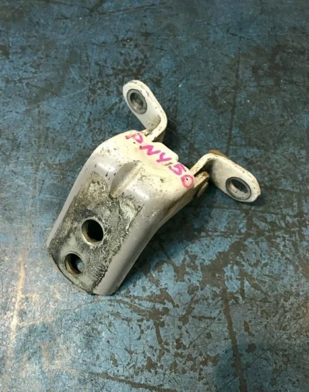 Петля двери Infiniti M Y50