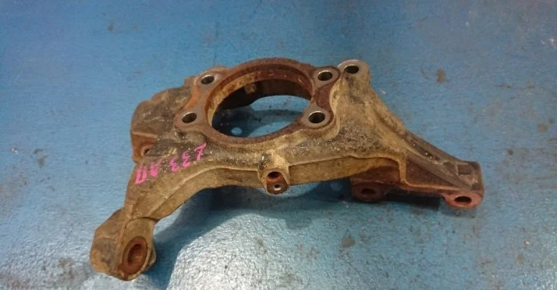 Кулак Nissan Teana L33