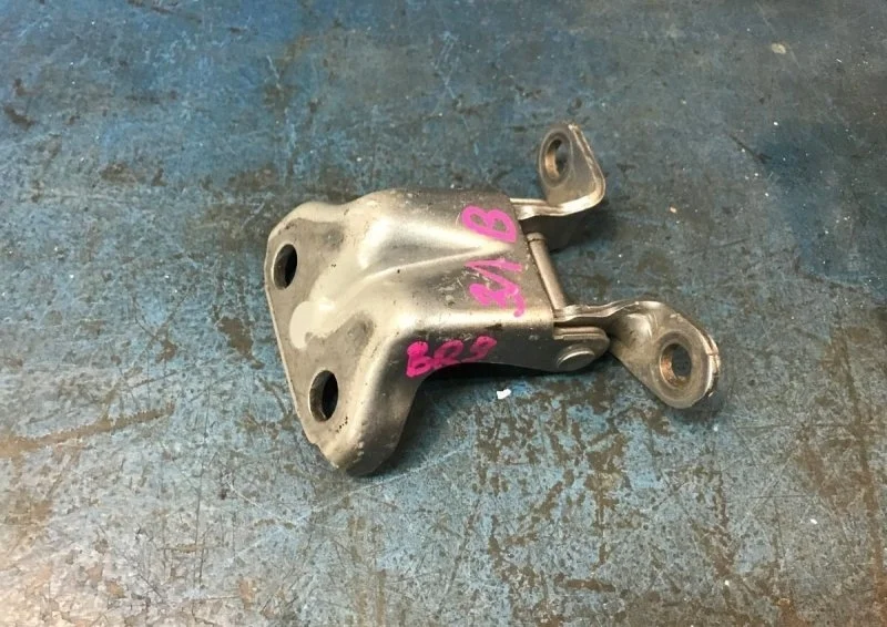 Петля двери Subaru Outback BR/B14