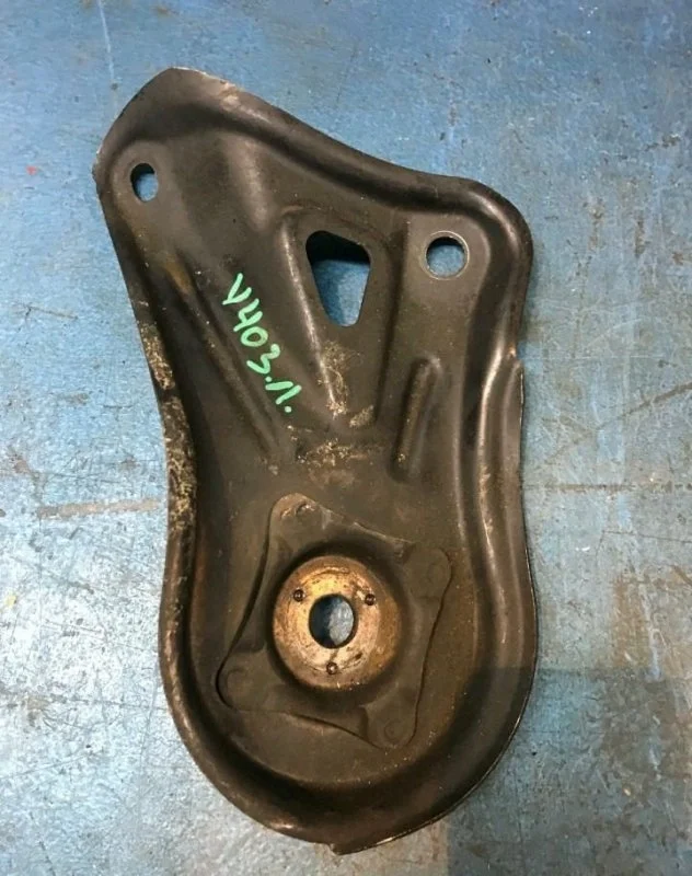 Крепление подрамника Toyota Camry V40