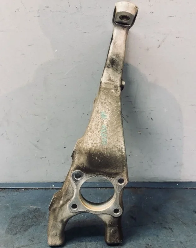 Кулак Lexus LS430 UCF30 UCF31