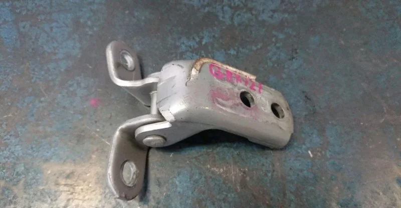 Петля двери Toyota Mark X GRX120