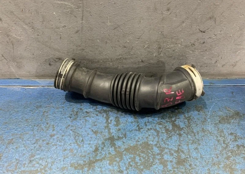 Патрубок дросселя Toyota RAV4 XA40