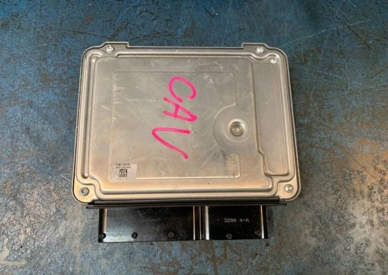 Блок управления двигателем Volkswagen Golf 6