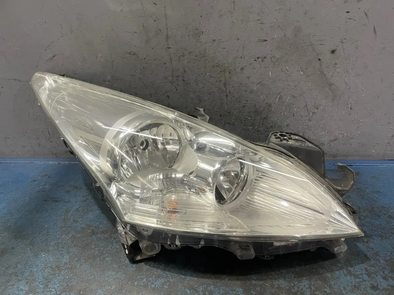 Фара галоген Peugeot 3008 1