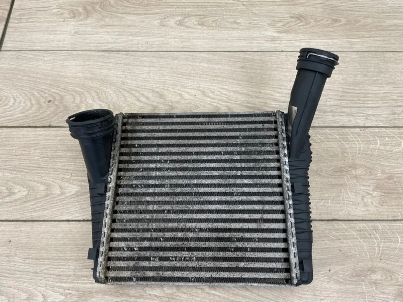 Радиатор интеркулера VW Touareg GP -Line 2009 7L