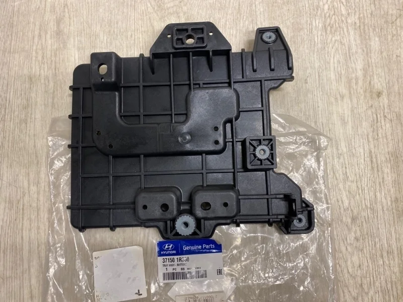 ПЛОЩАДКА ПОД АКБ Hyundai Solaris 1 2010-2017 371501R360 SB G4FA