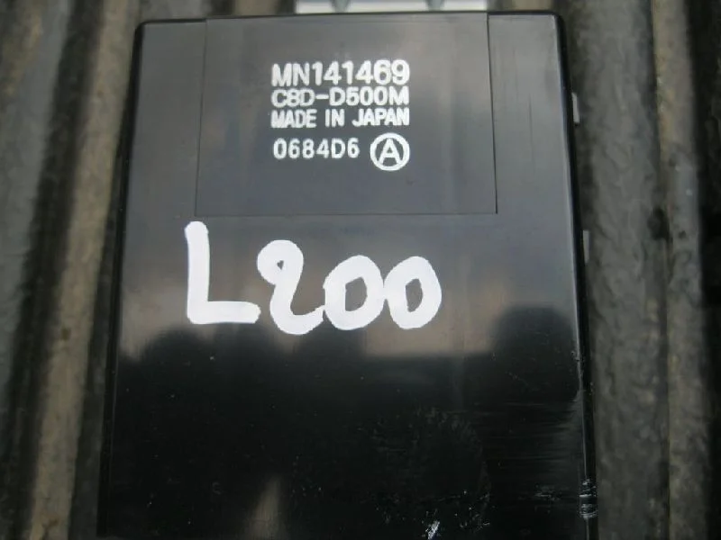 Блок управления стеклами MITSUBISHI L200 2005- 2005 2006 2007 2008 2009 2010 2011 2012 2013 2014 2015 MN141469 KB4T 4D56U