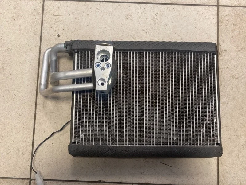 Радиатор кондиционера MITSUBISHI OUTLANDER 3 2012- 7810A299 GF2W 4B10