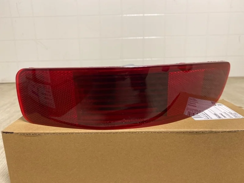 ФОНАРЬ В БАМПЕР Mitsubishi Outlander Xl 2006 2007 2008 2009 2010 2011 2012 MB12009R CW1W 4B11, задний правый