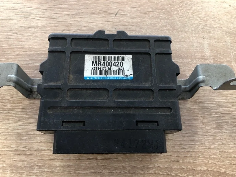 БЛОК УПРАВЛЕНИЯ MITSUBISHI PAJERO 3 2000 2001 2002 2003 2004 2005 2006 MR400420 V64W 4D56