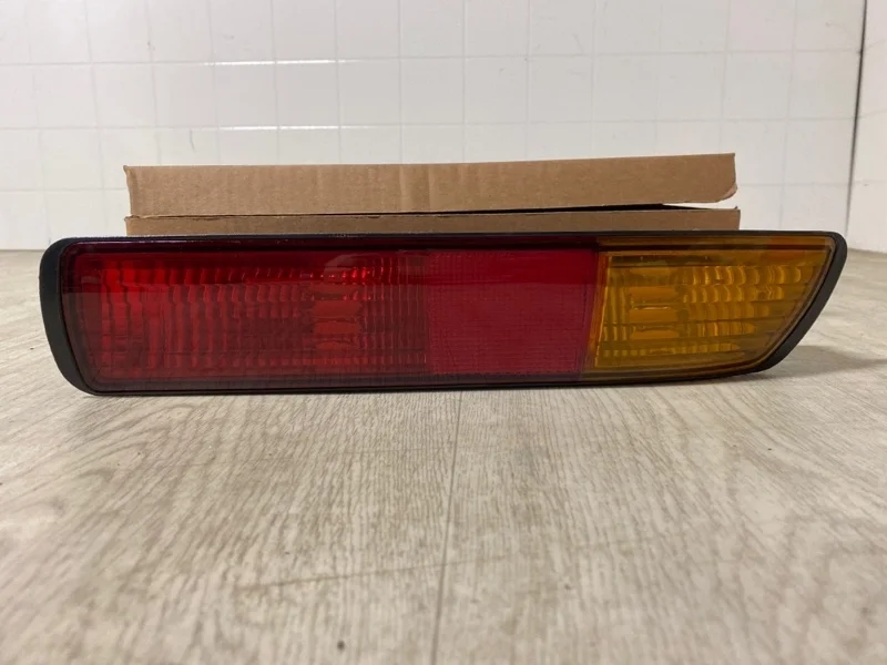 ФОНАРЬ В БАМПЕР MITSUBISHI PAJERO 3 2000 2001 2002 2003 2004 2005 2006 MR508784 V64W 4D56, задний правый