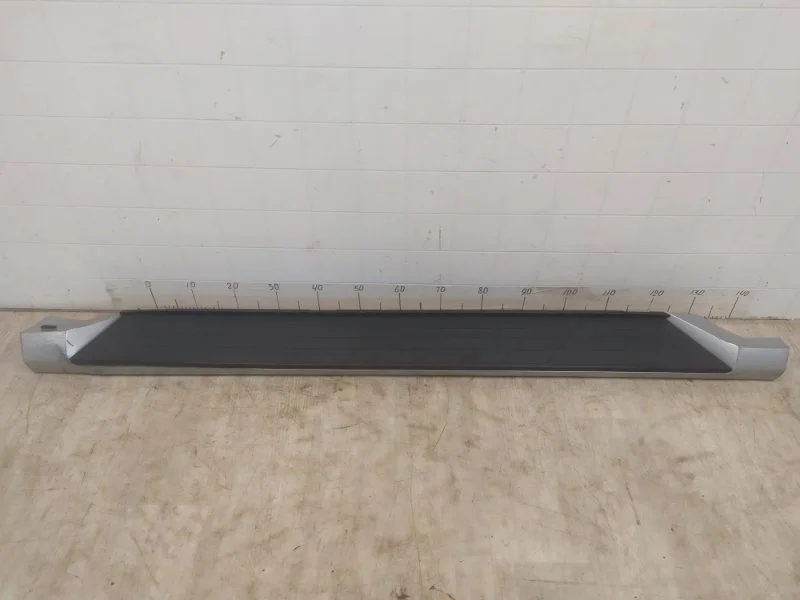 Накладка на подножку MITSUBISHI PAJERO 4 2006 2007 2008 2009 2010 2011 2012 2013 2014 2015 2016 7656A080HA V87W 4M41, правая