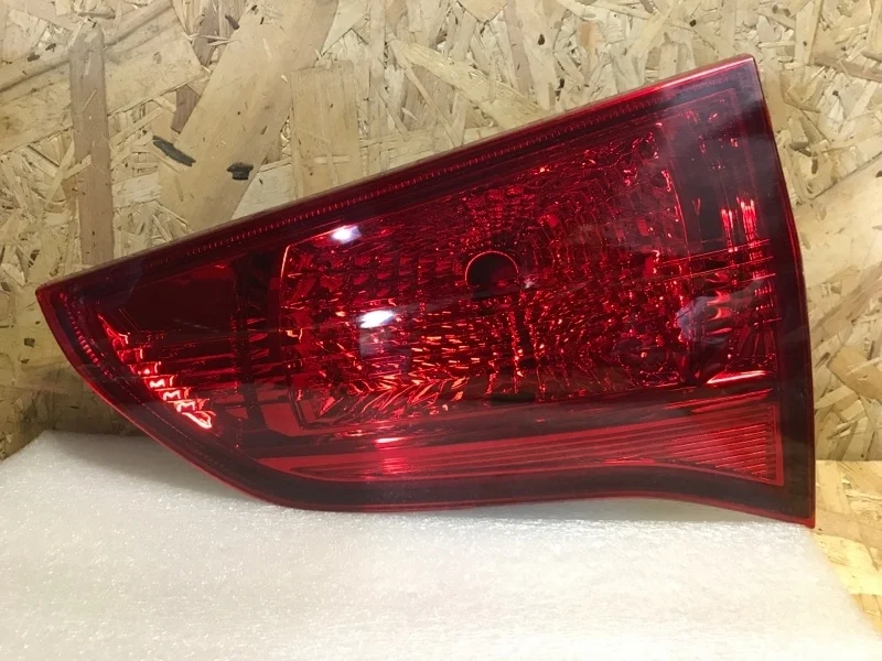 ФОНАРЬ В КРЫШКУ БАГАЖНИКА MITSUBISHI PAJERO SPORT 2 2008 2009 2010 2011 2012 2013 2014 2015 MB22003R KH4W 4D56, задний правый