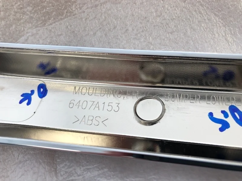 Накладка на бампер Mitsubishi Pajero Sport 3 2015- 6407A153 KS1W 4N15, передняя левая