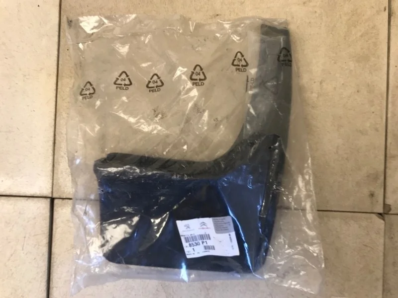 Брызговик CITROEN 8530P1, задний правый