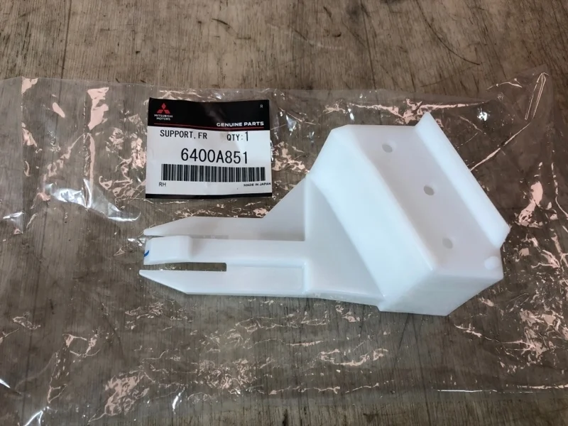 КРОНШТЕЙН БАМПЕРА MITSUBISHI LANCER 10 2007 6400A851 CY1A 4A91, передний левый