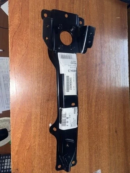 Кронштейн MITSUBISHI PAJERO 4 2008 2009 2010 2011 2012 2013 2014 2015 2016 2017 2018 5908A082 V87W 4M41