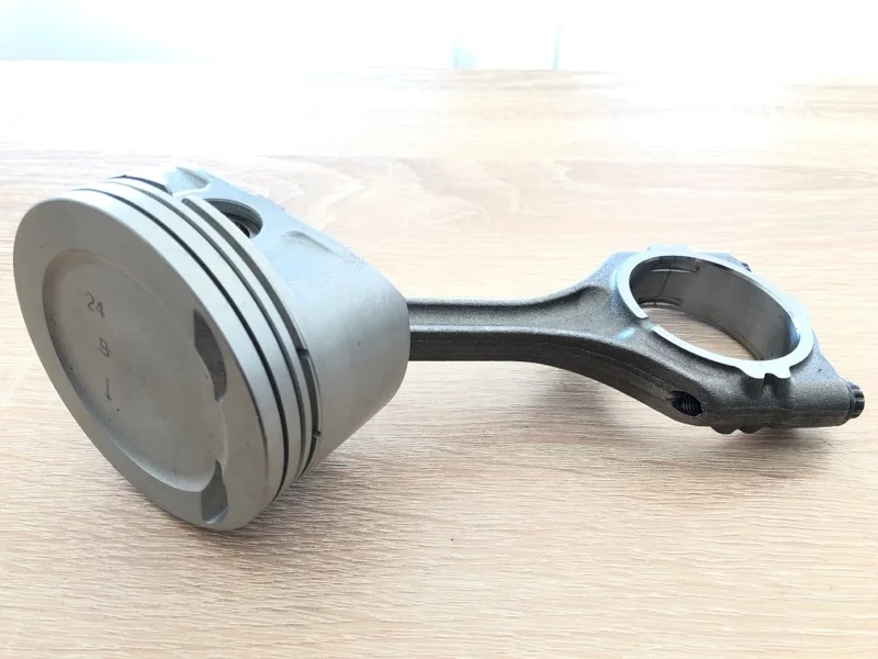 Поршень Mitsubishi Outlander 3 2006 1110B365 CW5W 2.4