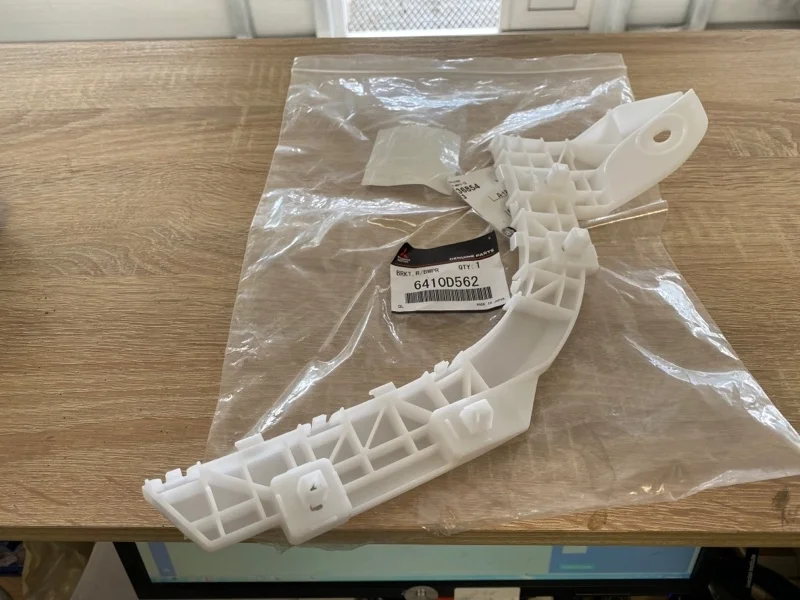 КРОНШТЕЙН БАМПЕРА MITSUBISHI ASX 2010 2011 2012 6410D562 GA1W 4B10, задний правый