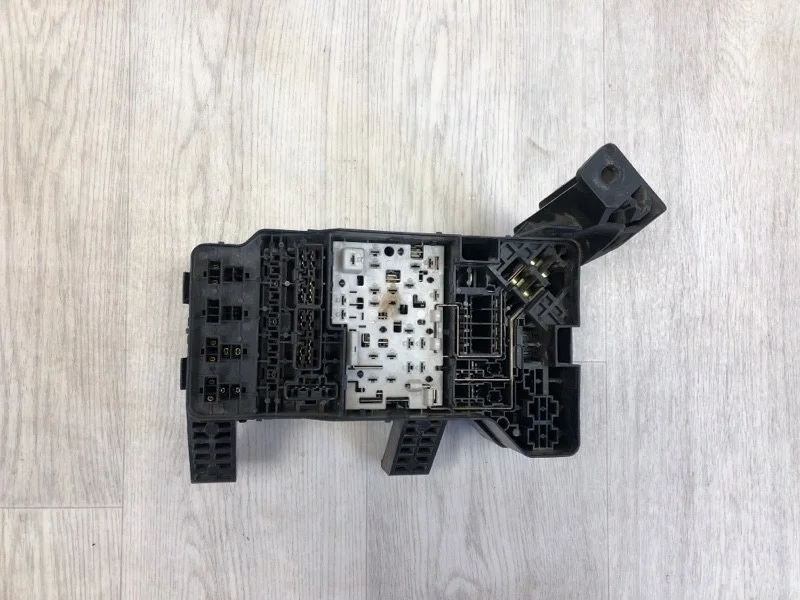 Блок предохранителей MITSUBISHI PAJERO 4 2006 MR459985 V63W 4D56, передний