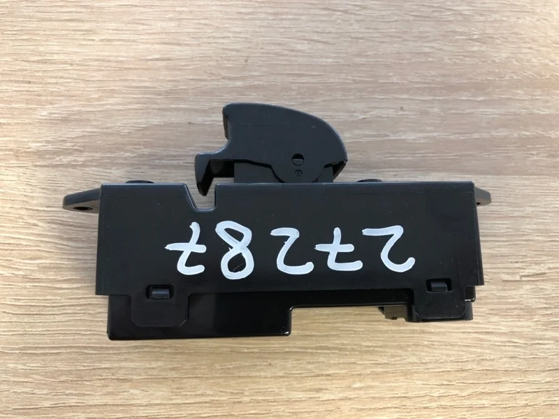 БЛОК УПРАВЛЕНИЯ СТЕКЛОПОДЪЕМНИКАМИ MITSUBISHI OUTLANDER XL 2008-2015 8608A184 CW1W 4B10