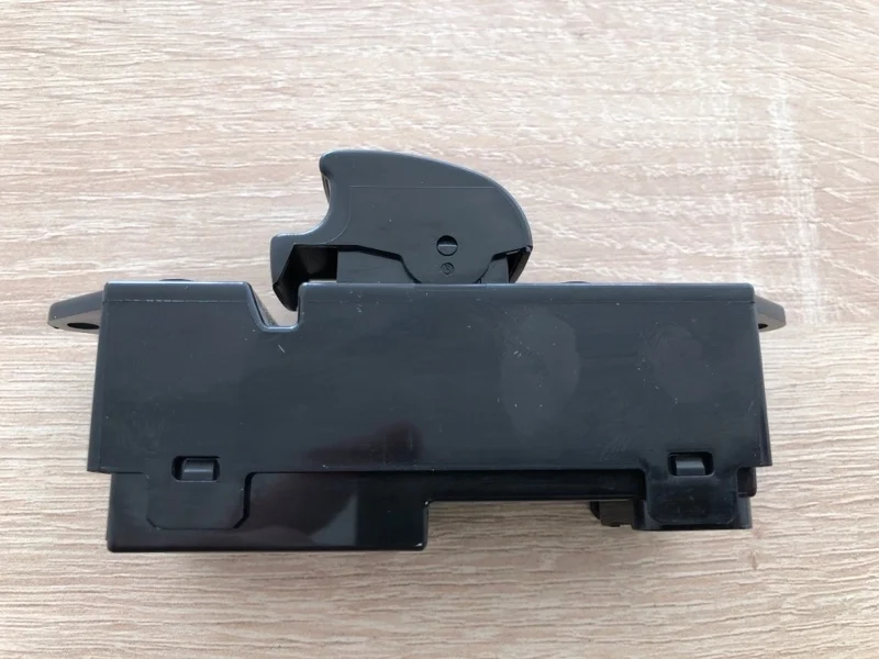 БЛОК УПРАВЛЕНИЯ СТЕКЛОПОДЪЕМНИКАМИ MITSUBISHI OUTLANDER XL 8608A063 CW1W 4B10