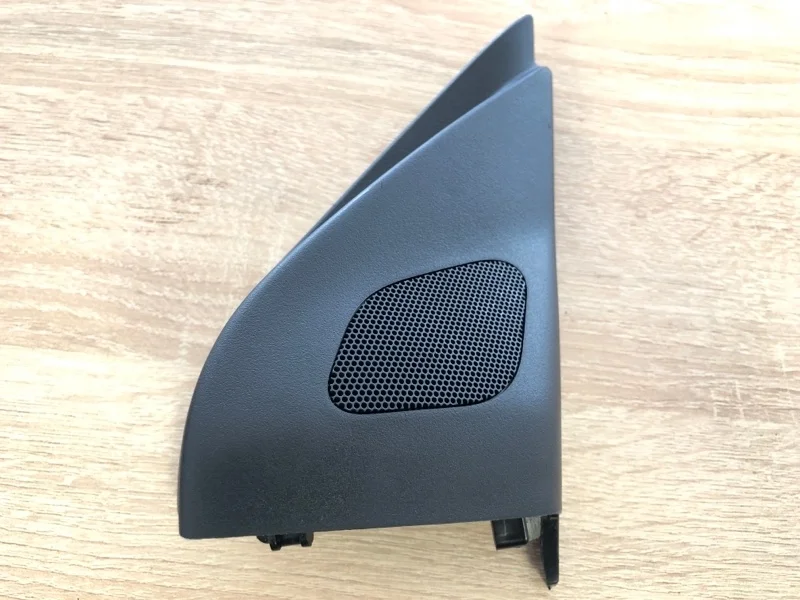 Крышка динамика Mitsubishi Outlander Xl 2007 7221A082 CW1W 4B10, правая