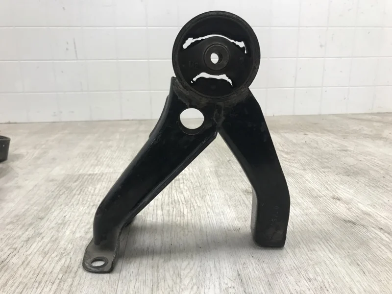 Подушка двигателя MITSUBISHI OUTLANDER XL 2006 2007 2008 2009 2010 2011 2012 MN184094 CW1W 4B11, задняя