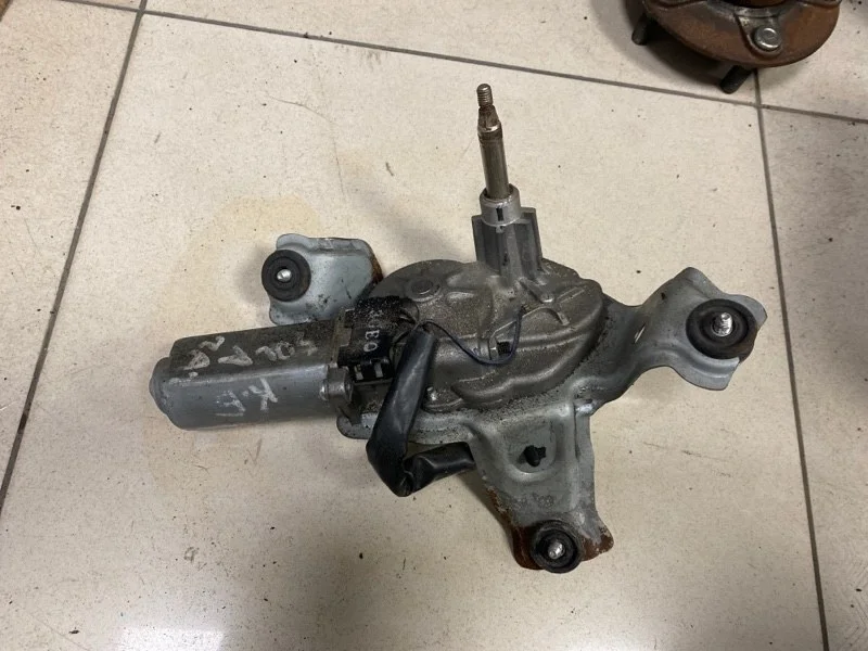 МОТОР СТЕКЛООЧИСТИТЕЛЯ ЗАДНЕГО Hyundai Solaris 1 2011 2012 2013 2014 2015 2016 987001R000