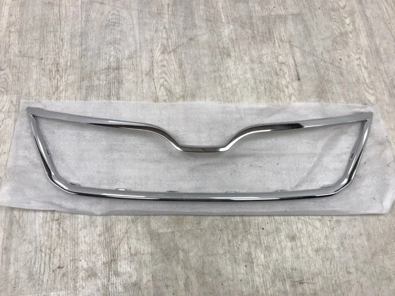 ОКАНТОВКА РЕШЕТКИ РАДИАТОРА Skoda Rapid 2012 5JA853607 NH1 BLF, передняя