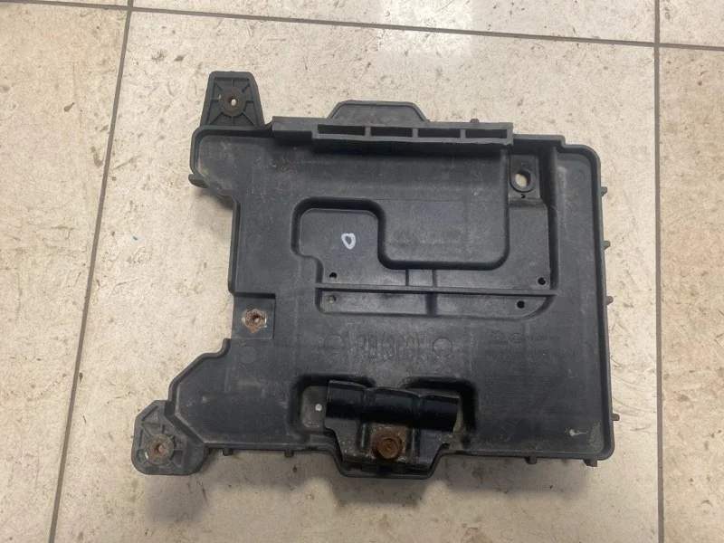 ПЛОЩАДКА ПОД АКБ Hyundai Solaris 1 2010 2011 2012 2013 2014 2015 2016 2017 371501R360 SB G4FA