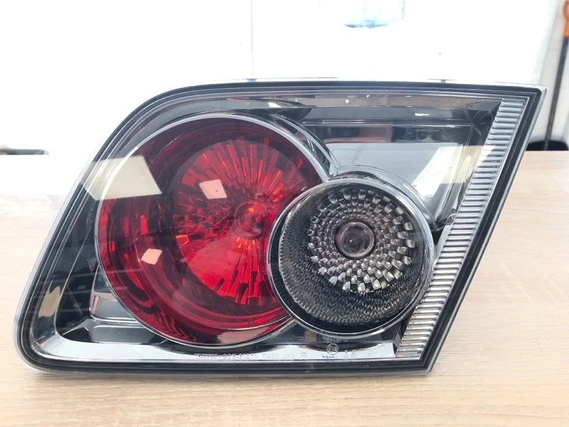 ФОНАРЬ В КРЫШКУ БАГАЖНИКА MAZDA MAZDA 6 2002 2003 2004 2005 2006 2007 GJ6A513F0D, задний правый