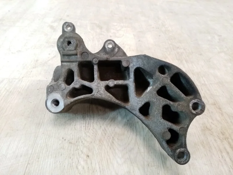 КРОНШТЕЙН НАСОСА ГУР MITSUBISHI LANCER 10 2007 4450A033 CY1A 4B10