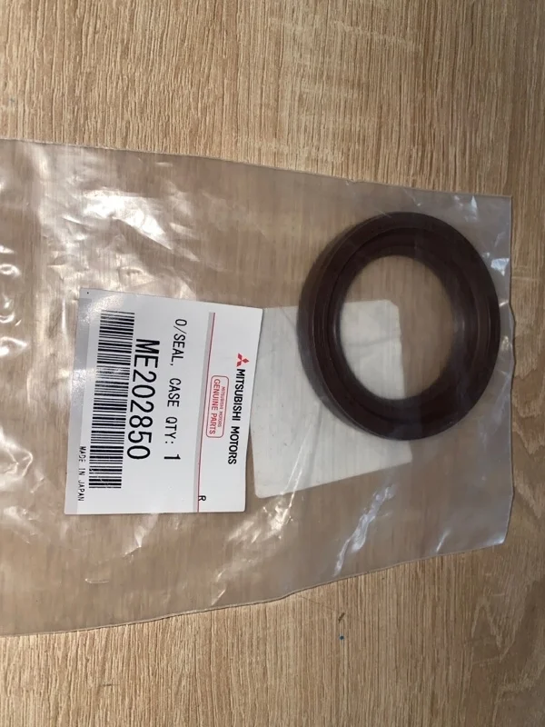 САЛЬНИК Mitsubishi Pajero 3 2006 2007 2008 2009 2010 2011 2012 2013 2014 2015 2016 2017 ME202850 V64W 4M41, передний