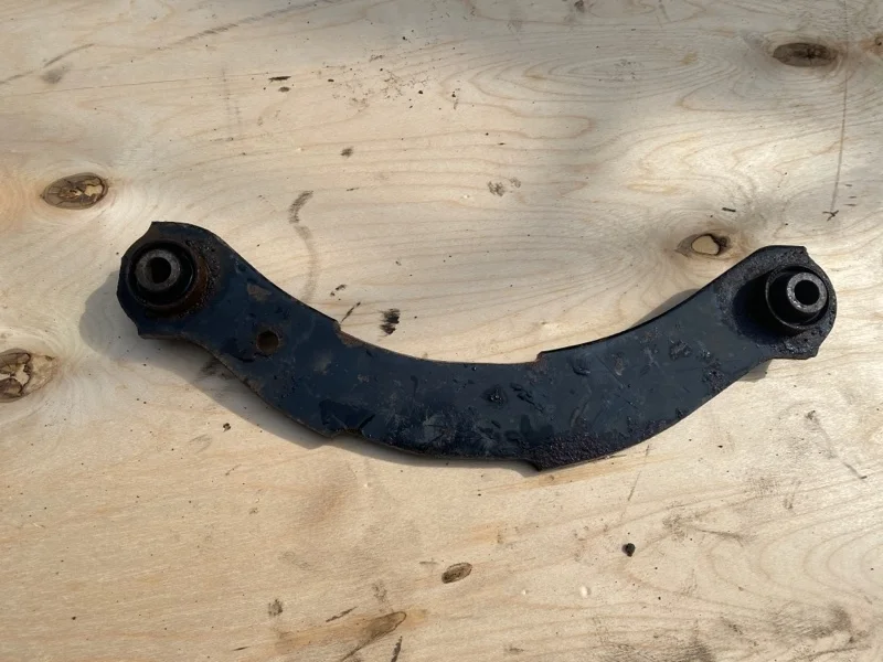 Рычаг подвески MITSUBISHI LANCER 10 2007 4110A085 CY1A 4A91, задний