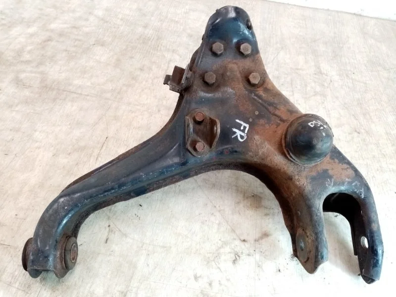 Рычаг подвески Mitsubishi Pajero Sport 1 1998 1999 2000 2001 2002 2003 2004 2005 2006 2007 2008 2009 MN150412 K97W 4D56, передний правый