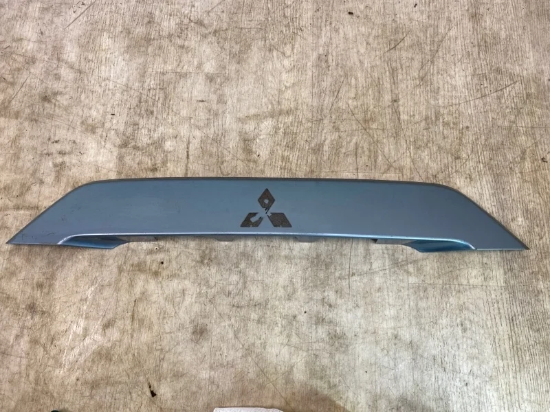 НАКЛАДКА КРЫШКИ БАГАЖНИКА MITSUBISHI OUTLANDER XL 2006 2007 2008 2009 2010 2011 2012 5817A024HC CW1W 4B11, задняя