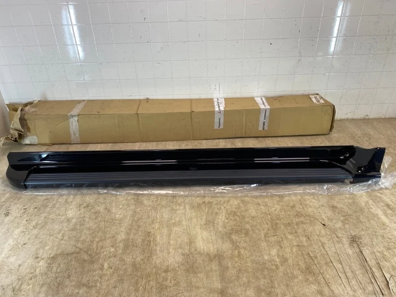 Накладка на подножку MITSUBISHI PAJERO SPORT 1 1998 MR653365 K97W 4D56, левая