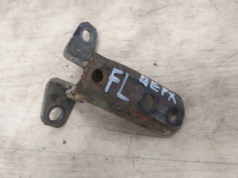 Петля двери MITSUBISHI LANCER 10 5702A063 4B10, передняя правая