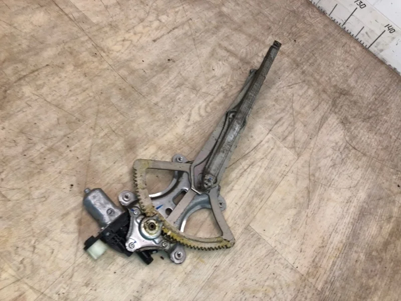 Стеклоподъемник MITSUBISHI PAJERO SPORT 2 2008 2009 2010 2011 2012 2013 2014 2015 2016 MN117560 KH, задний