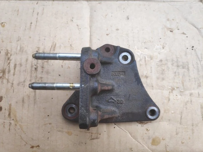 Кронштейн Mitsubishi Outlander Xl 2006 2007 2008 2009 2010 2011 2012 2013 2014 2015 2016 2017 2018 2019 2020 1091A237 CW1W 4B11, правый